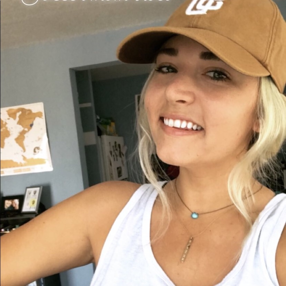 Meet your Posher, Kayla